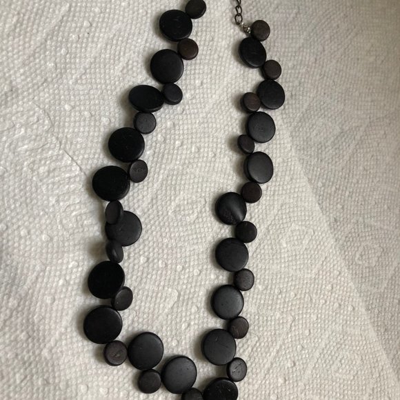 Caracol necklace black flat beads 24" - Picture 5 of 5
